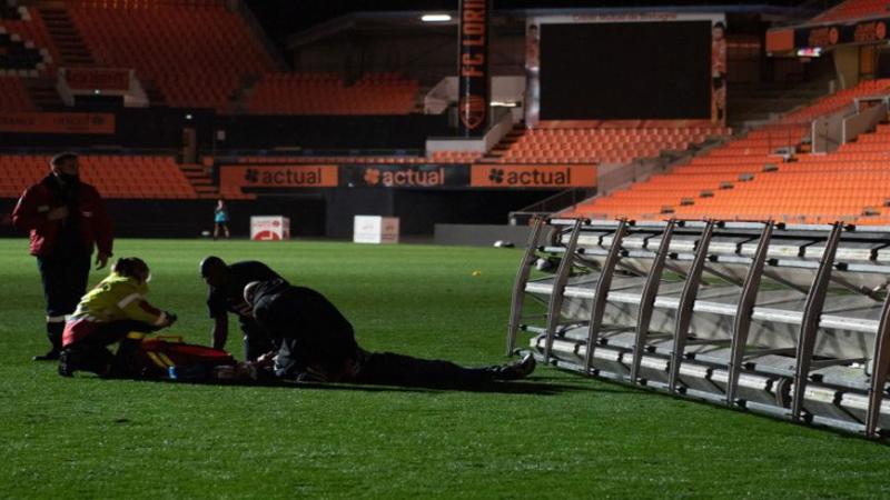 Mengenaskan! Petugas Lapangan di Prancis Tewas Tertimpa Lampu Stadion