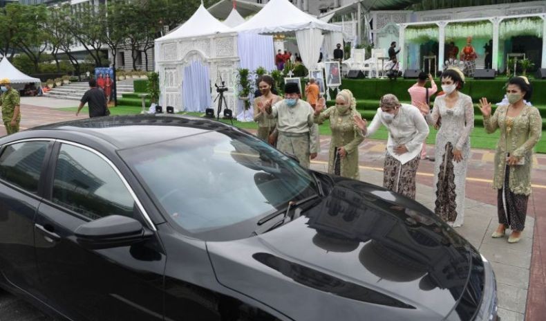 Resepsi Pernikahan Unik Berkonsep Drive Through, Pengantin Terima Ribuan Tamu di Pinggir Jalan