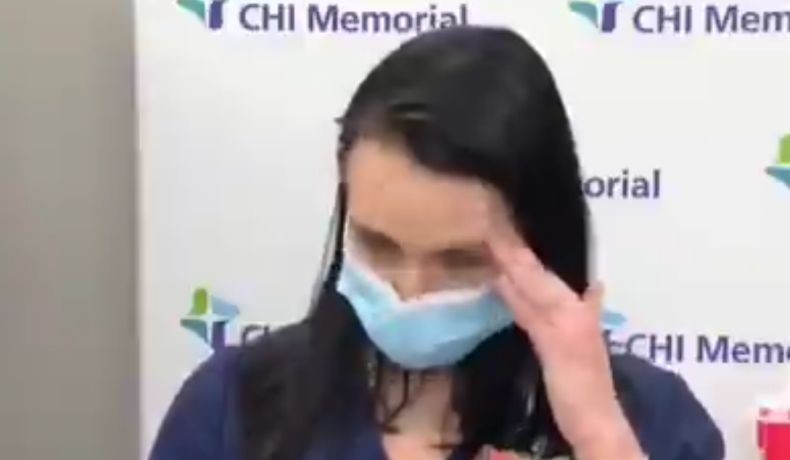 Viral Seorang Perawat Pingsan Setelah Divaksin Covid-19 Pfizer, Ini Faktanya