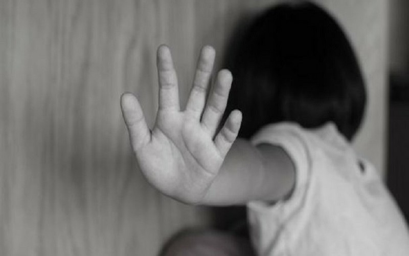 Suami Bejat, Istri Disuruh Nyadap Karet Anak Tiri Dicabuli 