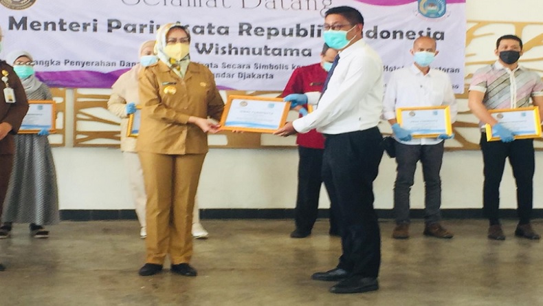 Kemenparekraf Berikan Dana Hibah Rp100 Miliar ke Pelaku Usaha Restoran dan Hotel di Tangsel