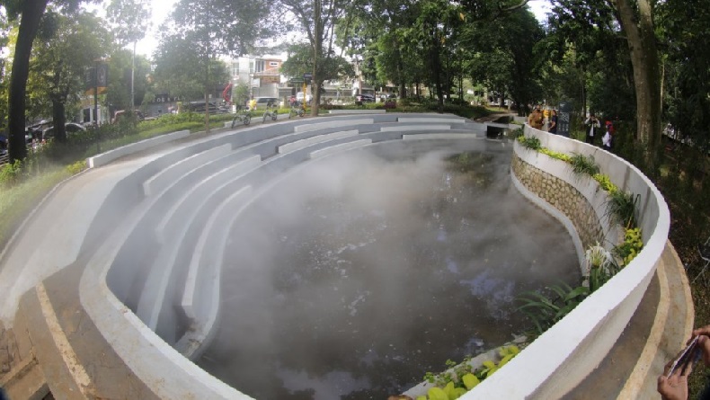 Ada Kolam Berkabut di Pusat Kota Bandung, Ini Penampakannya