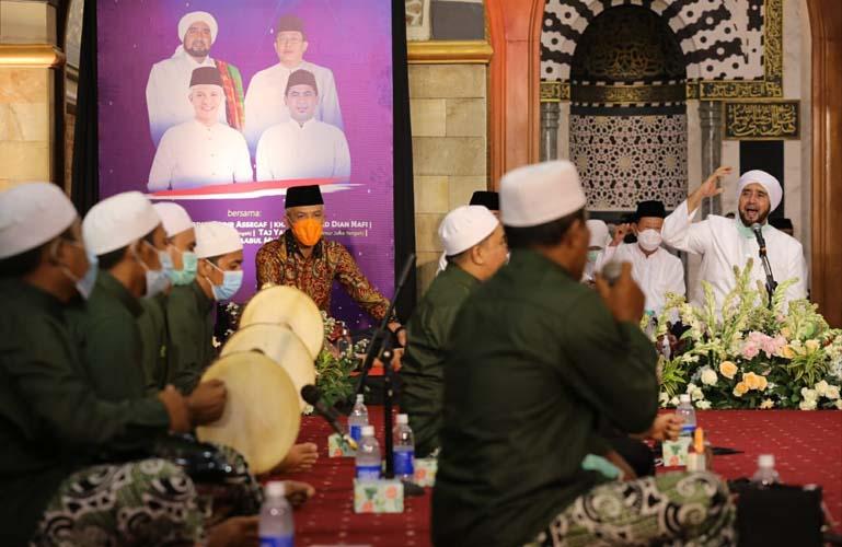  Jateng Bershalawat, Habib Syech : Daripada Bengok-Bengok Ora Karuan, Mending Shalawatan
