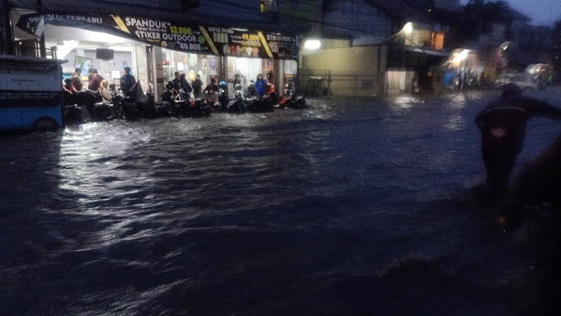 Banjir Kepung Bandung, 13 Pasien di Rumah Singgah Kemanusiaan Terjebak