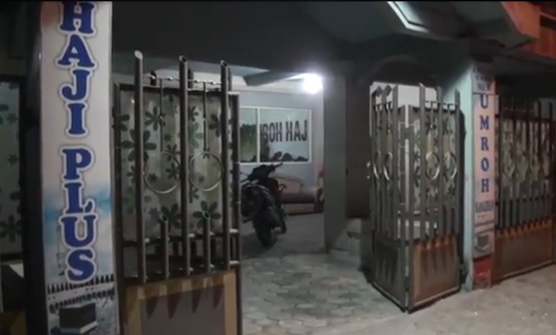 Densus 88 Amankan Busur Panah dan 8 Senjata Tajam dari Rumah Bos Travel di Mojokerto  