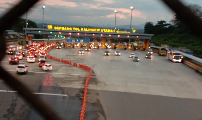 Hati-Hati, Sepanjang Ruas Tol Cipularang Rawan Kecelakaan Lalu Lintas