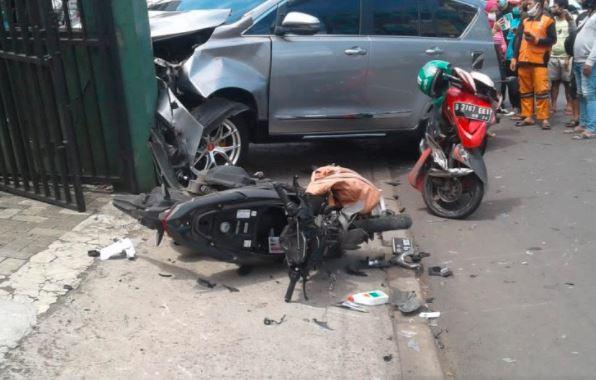 Kronologi Mobil Dikendarai Polisi Tabrak 3 Pemotor di Pasar Minggu, Diawali Serempetan