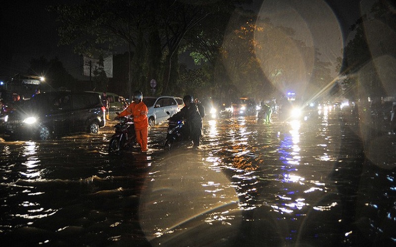 Bandung Raya Dikepung Banjir, BMKG Sebut Akibat Pola Angin Melambat