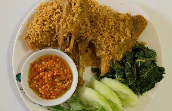 Gurihnya Ayam Goreng Batas Kota Wonogiri, Bikin Lidah Ketagihan