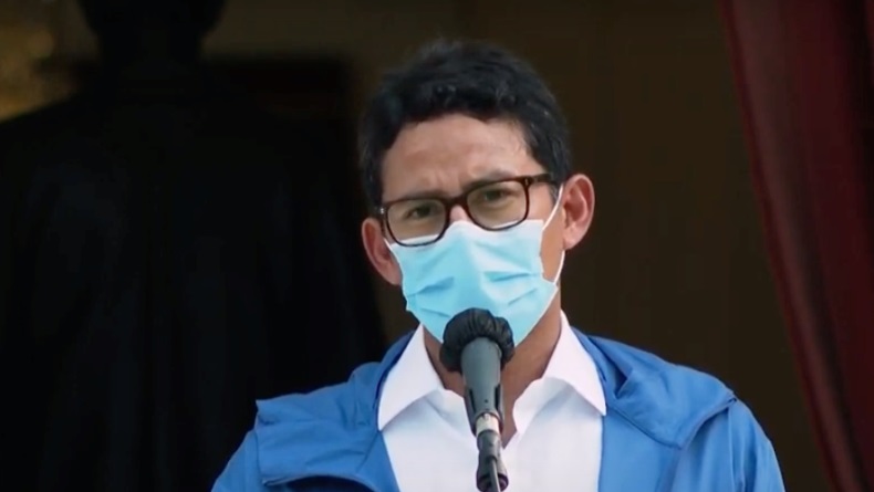 Sandiaga Uno Tantang Daerah Bikin Jaket Biru Ala Istana