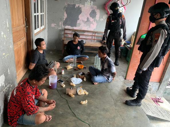 Asyik Pesta Miras, 4 Pemuda Ditangkap Tim Sparta Polresta Solo 
