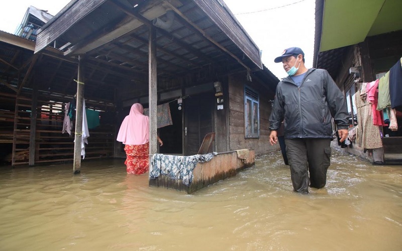 Tinjau Lokasi Banjir, Gubernur Kalsel: Masyarakat Tetap Hati-Hati jika Rumah Kosong