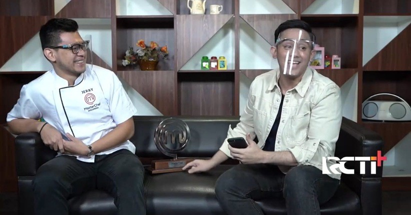 Jerry Juara MasterChef Indonesia Season 7 Menangis saat Angkat Piala, Ternyata Ini Penyebabnya