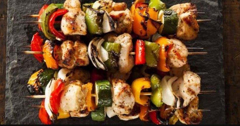 5 Makanan Lezat untuk Barbekyu Tahun Baru di Rumah