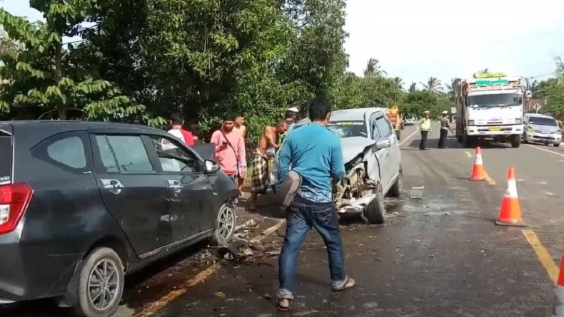 Kecelakaan Maut 2 Mobil Tabrakan di Jalan Poros Palopo-Makassar, 2 Tewas 7 Luka Berat