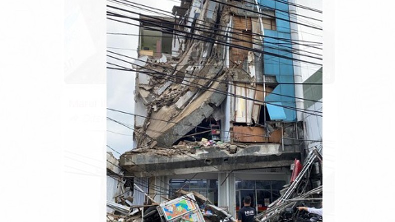 Gedung Bertingkat di Slipi Ambruk