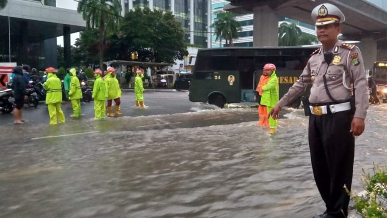 Sejumlah Ruas Jalan di Jakarta Kebanjiran, Arus Kendaraan Dialihkan