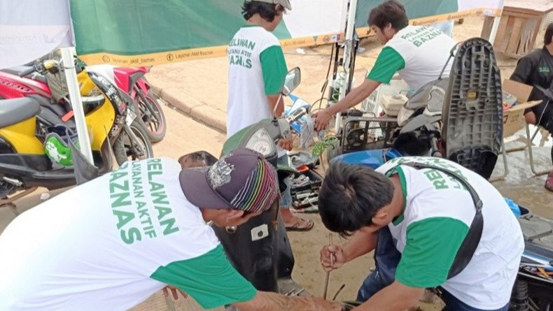 Ada Layanan Bengkel Gratis untuk Korban Banjir di Kampung Pulo