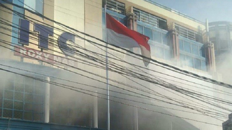 Kebakaran Kanopi di ITC Roxy Mas Disebabkan Percikan Api Mesin Las