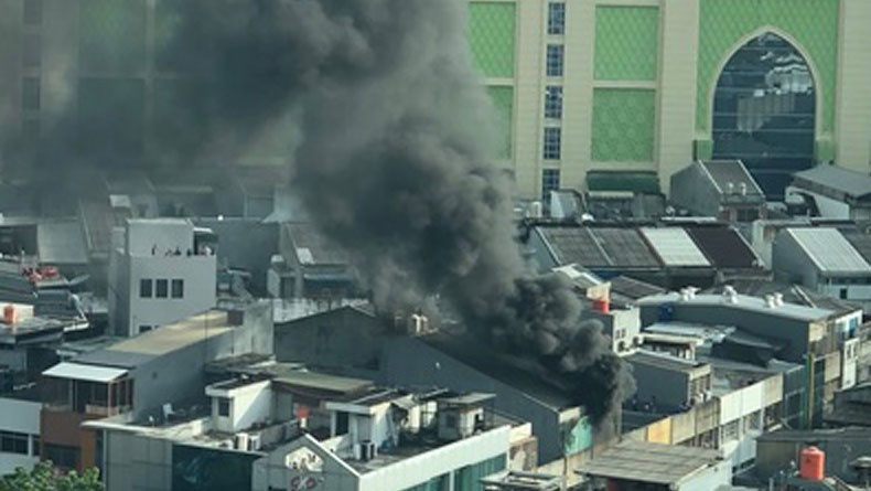 Kebakaran di Tanah Abang, 12 Unit Mobil Damkar Dikerahkan