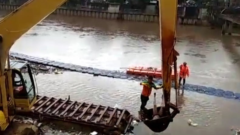 Mayat Ditemukan Mengapung di Aliran BKB Season City Tambora