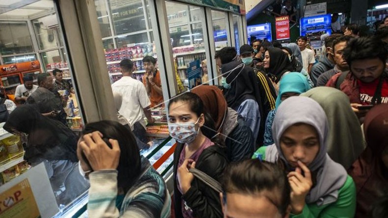 Masyarakat Antusias Sambut Operasi Pasar Masker Murah Pemprov DKI