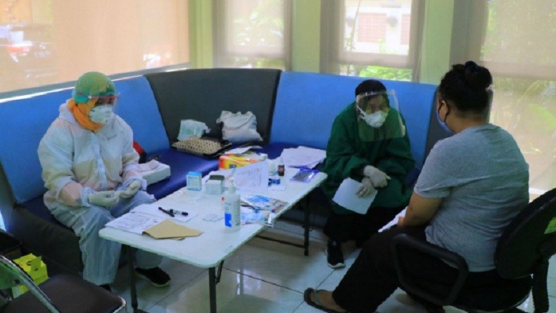 Pelanggar PSBB di Kota Tangerang Dibawa ke Kecamatan untuk Rapid Test
