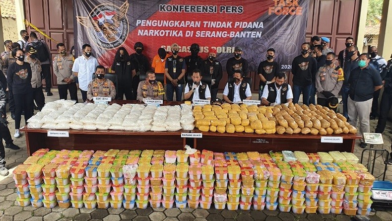 Polisi Tangkap Pengedar Sabu 821 Kg Jaringan Timur Tengah