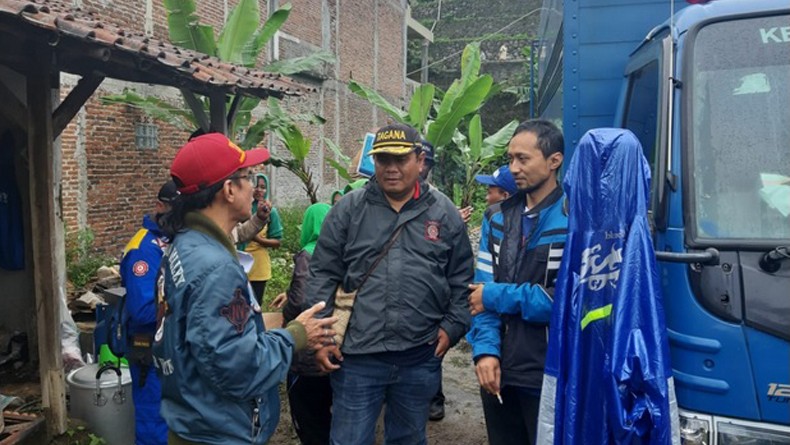 Kemensos Salurkan Bantuan kepada Korban Banjir Jakarta dan Bandung Barat