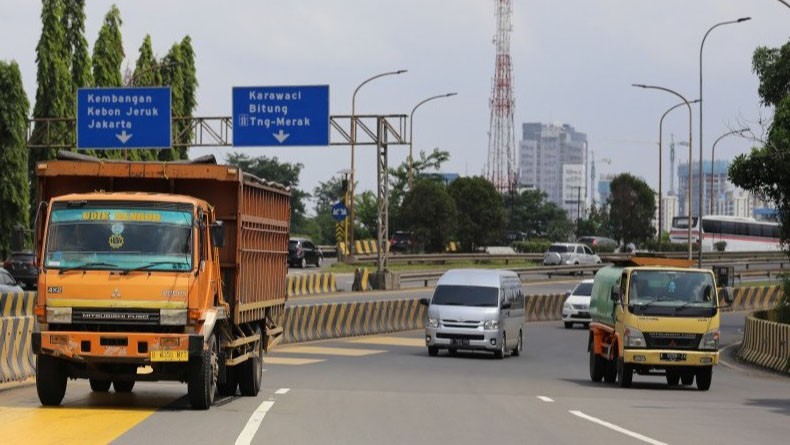 Sempat Ditutup, Ruas Tol Jakarta-Tangerang Kembali Normal