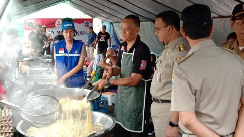 Pemprov DKI Sediakan 60 Tangki Air Bersih untuk Korban Banjir di Jakarta Barat