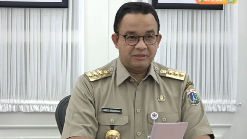 Naik KRL Wajib Bawa Surat Tugas Kerja, Anies Siapkan Aturan