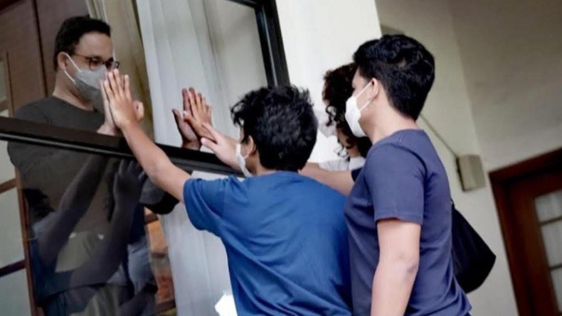 Suasana Haru Anies Dijenguk Keluarga saat Isolasi Mandiri karena Terpapar Covid-19 