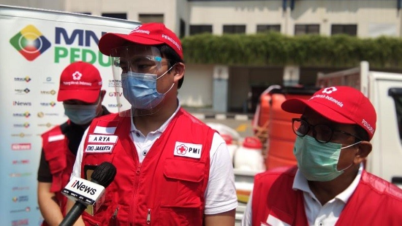 Cegah Covid-19, PMI DKI Semprot Cairan Disinfektan di 3 Perkantoran MNC