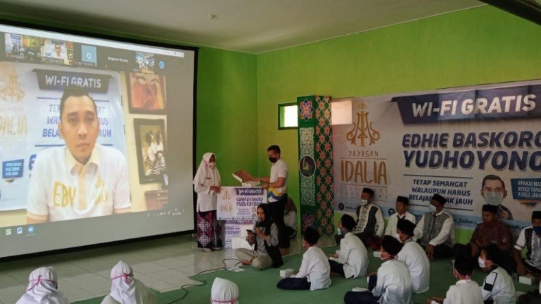 Hari Santri Nasional, Ibas Sediakan Wifi Gratis ke Sejumlah Ponpes di Jatim