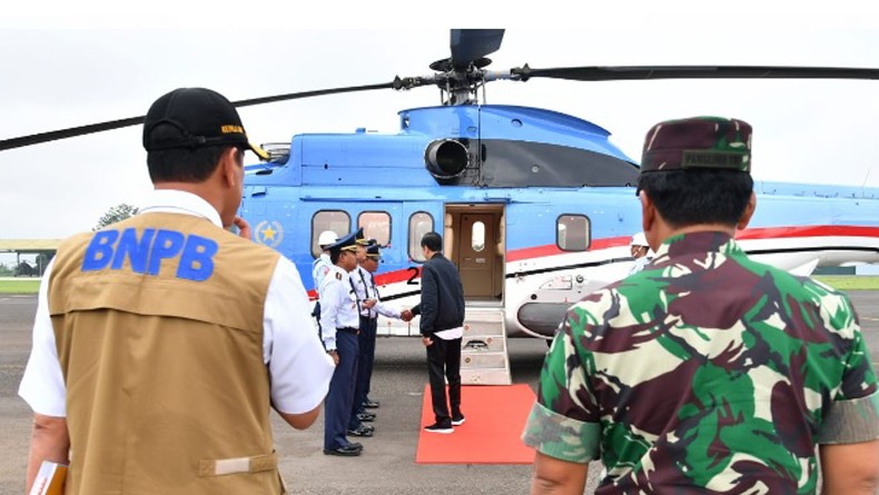 Gagal Mendarat karena Cuaca Ekstrem, Ini Pembicaraan Jokowi dan Doni Monardo di Helikopter