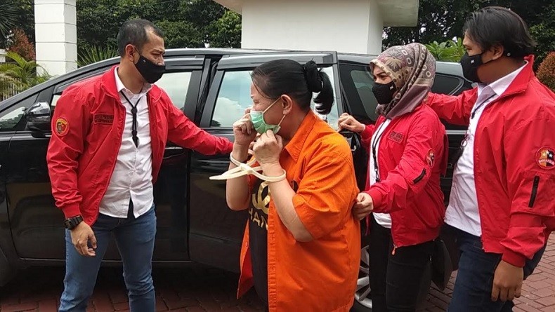 Tangan Diborgol, Tersangka Kasus BNI Maria Pauline Digiring Masuk Tahanan Kejaksaan