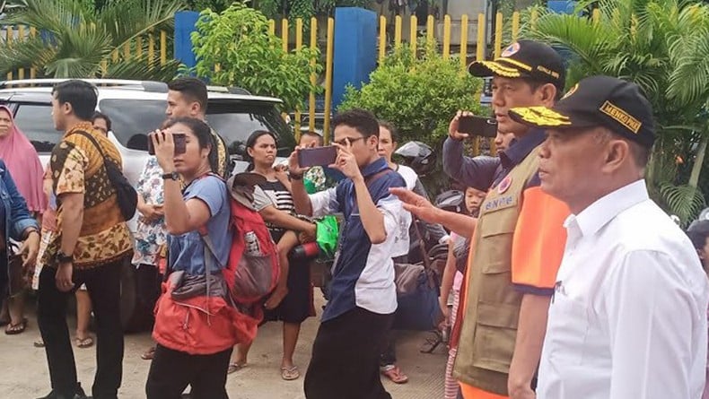 Menko PMK Nilai Masyarakat Lengah Antisipasi Banjir saat Rayakan Tahun Baru