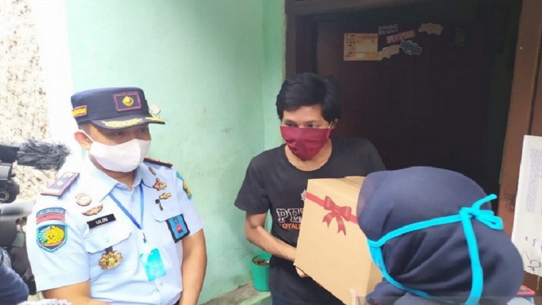 Kepala Rutan Cipinang Datangi Rumah 50 Narapidana yang Baru Dibebaskan