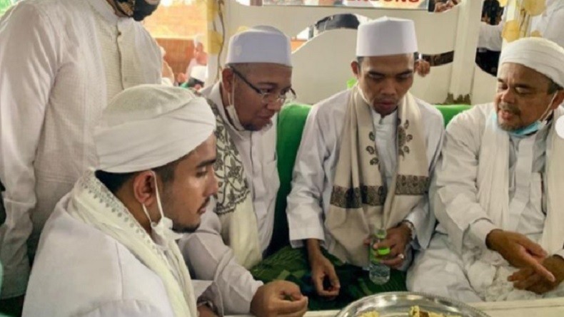 Momen Keakraban Ustaz Somad dan Habib Rizieq, Foto Bersama hingga Makan Nasi Kebuli Bareng