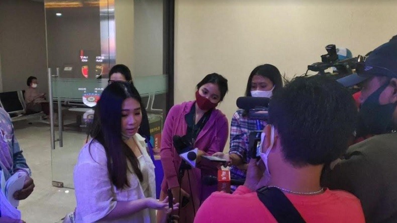 Ayah Nasabah Maybank Dituding Terima Dana, Winda Earl: Tak Mungkin, Papa Usaha Halal