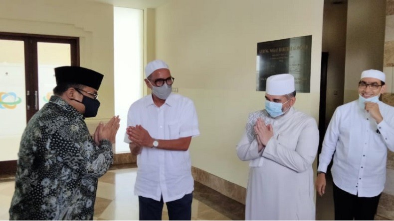 Datangi Sekretariat Rabithah Alawiyah, Menag Disambut Sejumlah Habib