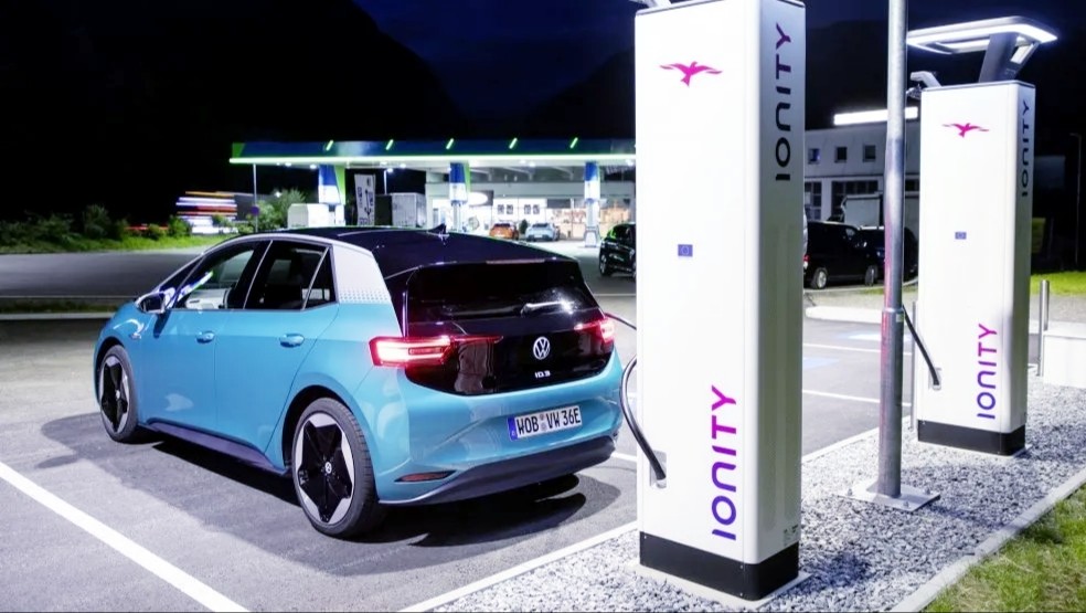 VW Akan Bangun 4.000 Titik Stasiun Pengisian Mobil Listrik hingga 2025