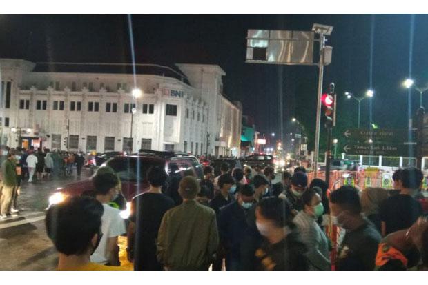 Pergantian Tahun,  Warga Tetap Nekat Berkerumun di Nol Kilometer