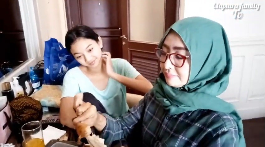 Glenca Chysara Tak Pulang ke Rumah Seminggu Lebih, Ibunda Beri Kejutan di Lokasi Syuting Ikatan Cinta