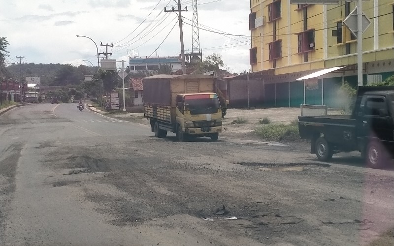 Miris! Jalinsum di OKU Rusak dan Berlubang