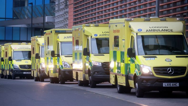 50.000 Orang Positif Covid-19 Setiap Hari, Inggris Aktifkan Lagi Rumah Sakit Darurat