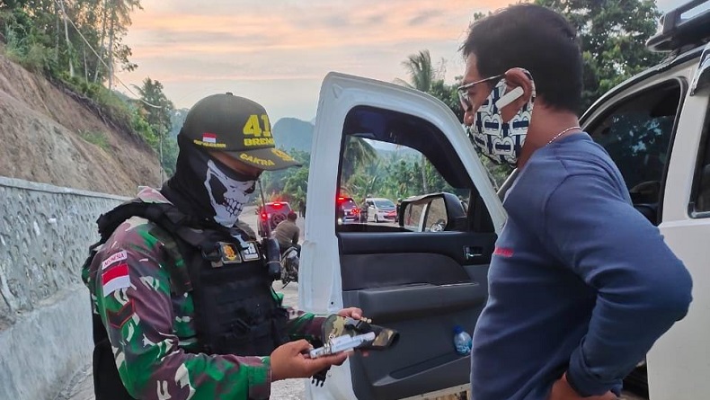 Sweeping Pengendara di Jayapura, TNI Dapati Warga Bawa Pistol dengan 8 Amunisi Aktif