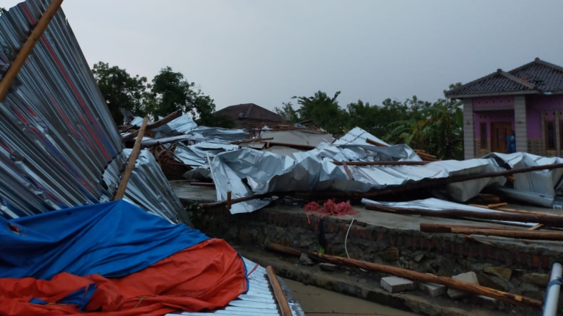 278 Rumah di Desa Silangit Cirebon Rusak Disapu Puting Beliung