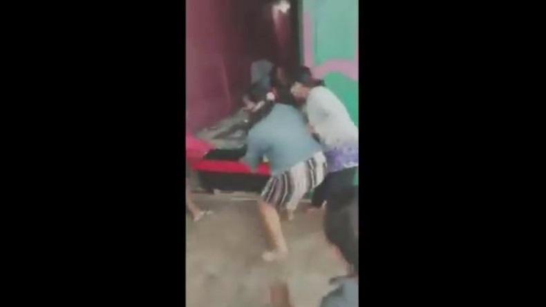 Ngamuk Datangi Sarang Judi di Medan, Emak-Emak: Hancur Rumah Tangga Gara-Gara Ini  